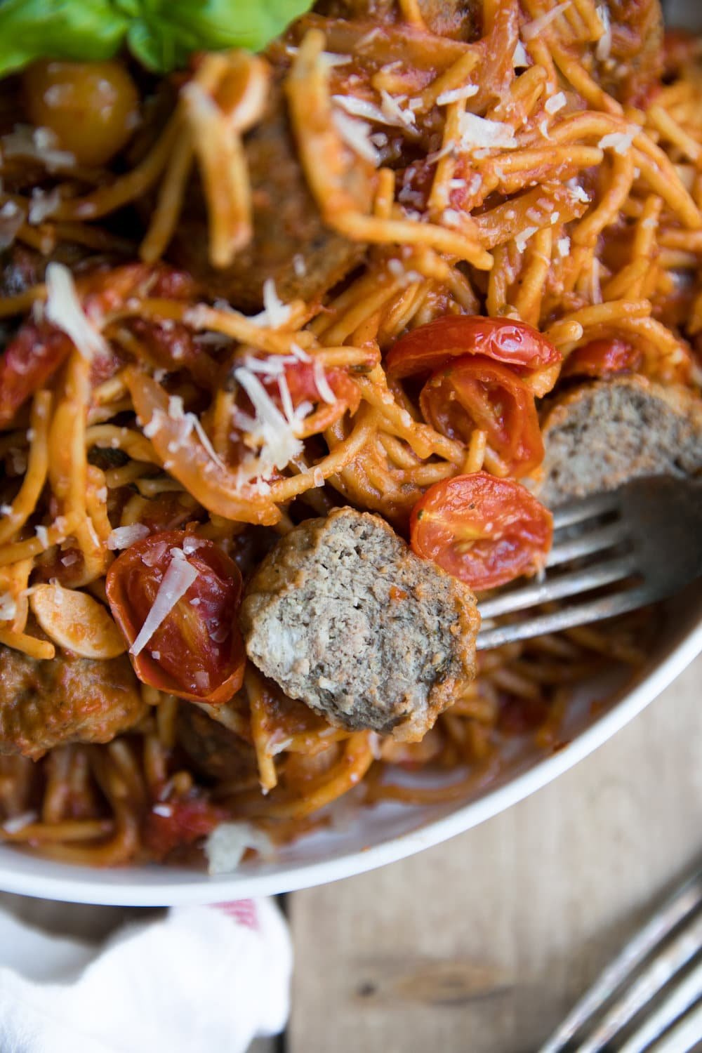 15 Minute One Pot Spaghetti & Meatballs (+ video) with fresh basil, sundried tomatoes, fresh tomato sauce, and organic chicken meatballs.