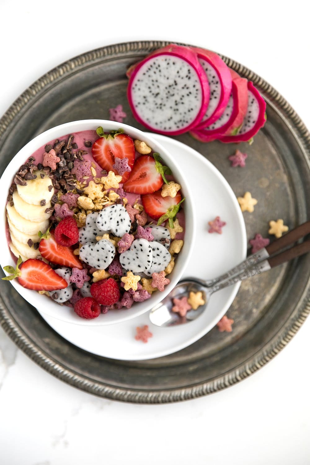 A bowl of food on a plate, with Smoothie