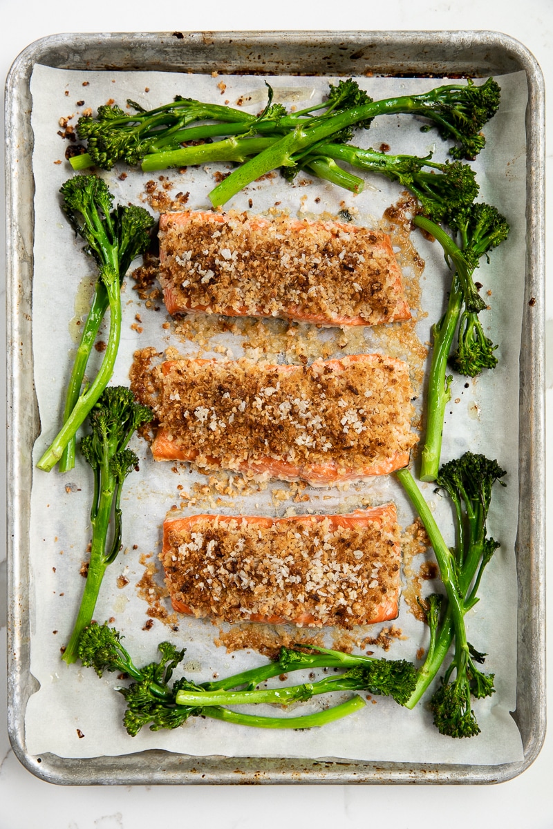 Fresh fruit salsa, quinoa, and roasted broccolini pair up with Omega-rich salmon in this crazy easy and super healthy Macadamia Crusted Salmon with Pineapple Mango Salsa.