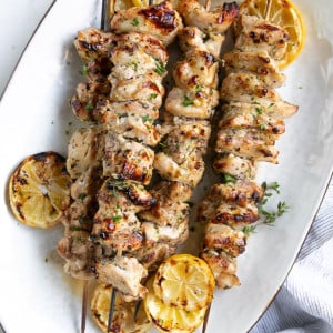 Marinated chicken shish kabobs.bobs on a