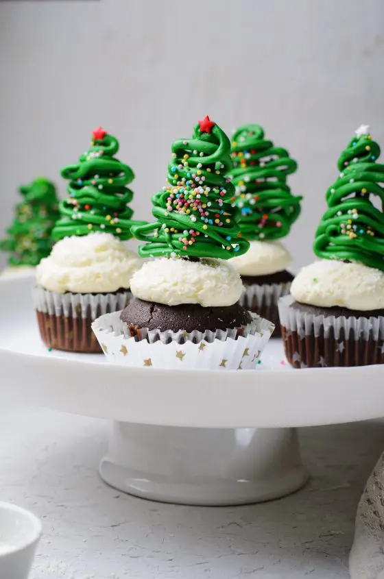 Chocolate Christmas Tree Cupcakes with Vanilla Buttercream Frosting ...
