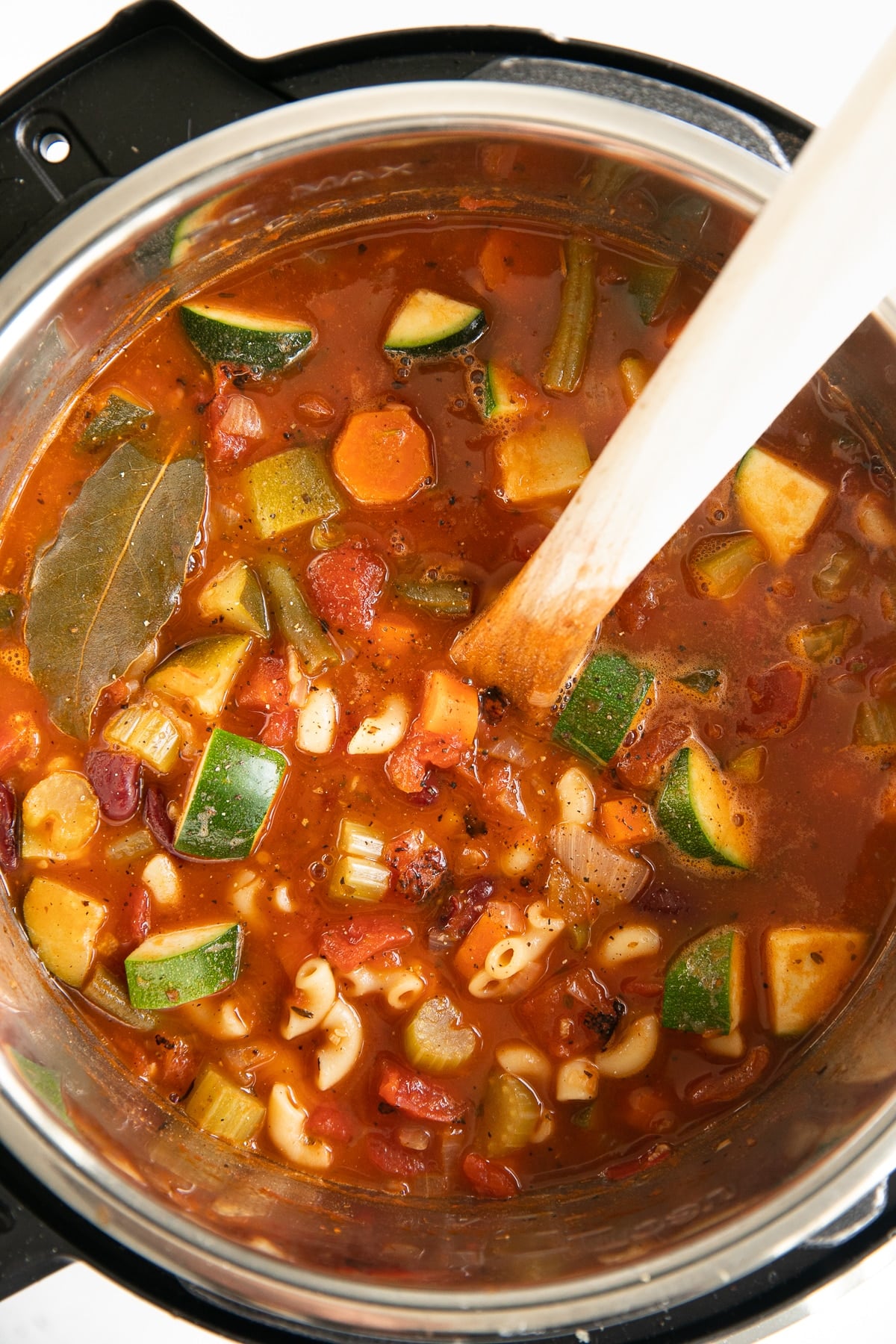 Image of an Instant Pot filled with minestrone soup.