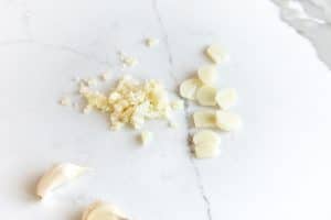 Image of minced garlic and sliced garlic.