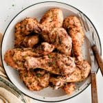 Pinterest Pin image for the best crispy baked chicken drumsticks with one image and text overlay.