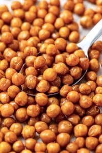 A vertical Pinterest pin featuring five seasoned chickpea variations and text promoting six easy flavors.